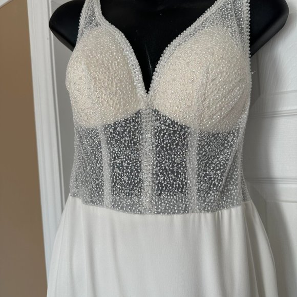 Wedding gown - Picture 2 of 6